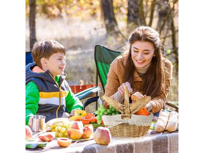 दो व्यक्तियों का पिकनिक सेट टेबल टॉप टोकरी बीयर इंसुलेशन के लिए व्यक्तिगत